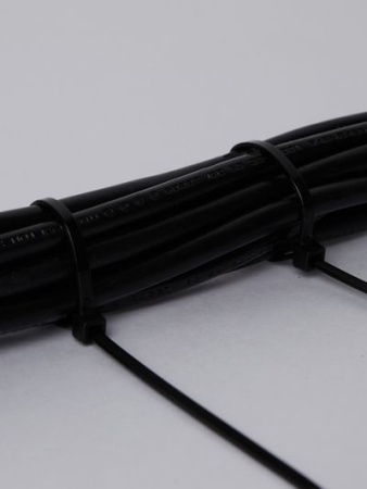 Хомут (стяжка)  нейлон   3.6 х 150  черн.  (100шт)  IEK UHH32-D036-150-100